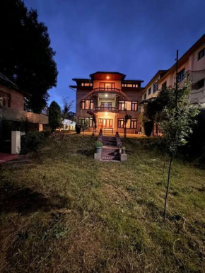 Maqsoom Villa